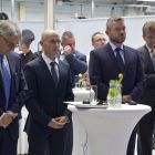 Predseda vlády SR otestoval prvý elektromobil e-208 vyrobený v Trnave