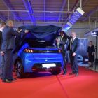 Predseda vlády SR otestoval prvý elektromobil e-208 vyrobený v Trnave